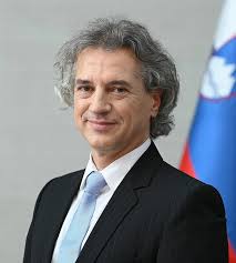 Robert Golov - NamuWiki