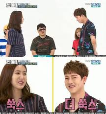 Eunha passes inside to yuju yuju passes to sowon in the key 9 Most Awkward Male Female Interactions Among K Pop Idols Koreaboo