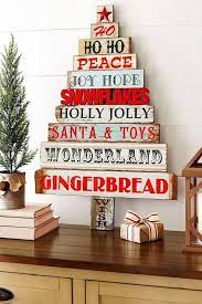 Have an old pallet lying around? Pallet Christmas Tree Ideas Diy Christmas Tree Ideas Upcycling Ideas Pallet Wood Pallet Christmas Tree Christmas Decor Diy Wooden Christmas Crafts