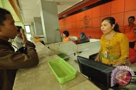 Cari tahu besaran gaji pegawai bank bri, bca, mandiri, btn, bni mulai dari staf hingga direktur. Pegawai Bank Berpakaian Adat Peringati Hari Kartini Antara News Palu Sulawesi Tengah Antara News Palu Sulawesi Tengah Berita Terkini Sulawesi Tengah
