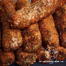 Bratwurst Mit Kastanienhonig Und Walnuss Bratwurst Rezepte Bruhwurst Rezepte Selber Wursten Rezepte Mit Wurstchen Bratwurst Rezepte Wurstchen