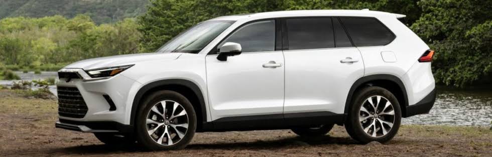The premium design profile of the Toyota Highlander Hybrid 2024, AI generated