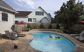 Birds may be cute when they're visiting your birdbath or bird feeders, but pesky birds definitely aren't something you want around your home or business. How To Keep Birds Out Of The Swimming Pool Tipton Pools Knoxville