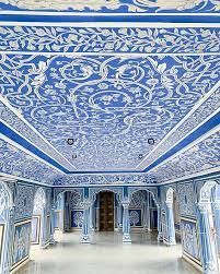 City Palace In Jaipur India Is A Beautiful Blend Of Rajasthani Mughal Architecture Gorgeous Hand Painted Rooms Intricate Detailing On The Walls Gold And Mirr