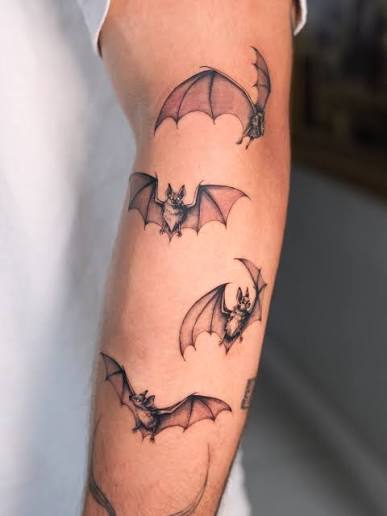 Little fine line Bats 🦇✨ Sponsored by @hustlebutterdeluxe #smalltattoo
