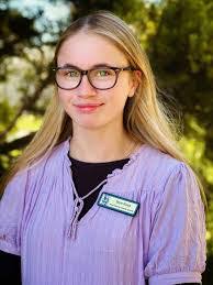 Leah Waring's Instagram, Twitter & Facebook