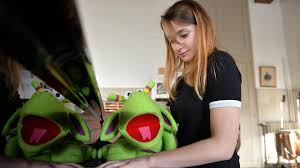 Capucine a 20 ans et on ne la voit jamais sans eliot. Video Apres La France A Un Incroyable Talent La Ventriloque Cas Pucine Revient Sur Scene A Reims