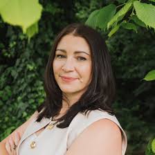 Still available ✨ Daughter is reorganising her room and has asked to pass 