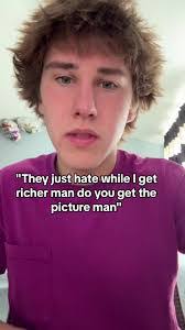 Autumn Richard's Instagram, Twitter & Facebook