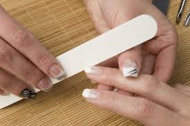 Wenn gelnägel professionell gemacht sind und unter hygienischen bedingungen erfolgten, wirst du sicherlich die klassischen gelnägel kannst du wie folgt loswerden: Gelnagel Rauswachsen Lassen Tipps Vor Und Nachteile