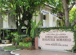 Mahathir, gætið gaum að götunum sem eru staðsett í nágrenninu: Gaya Travel Magazine Sur Twitter Also Kedah S Capital Alor Star Is The Birthplace Of Malaysia S First And Current Prime Ministers The Iconic Pekan Rabu Market Is Where Tun Dr Mahathir Mohamad