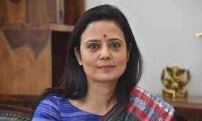 അന്ന് ഇ.വി.എമ്മിന് കാവൽ സി.എ.പി.എഫ്, ഇന്ന് സേനയ്ക്ക് കാവൽ നിൽക്കേണ്ട ഗതികേടെന്ന് മഹുവ മൊയ്ത്ര | Madhyamam