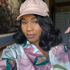 Woah her voice 🔥😍 Lisa Knowles Smith leading AKA's at Stillman College!  Y'all better show some love 👇🏾💖💚 #HBCUBUZZ #AKA #HBCUGrad  #AlphaKappaAlpha