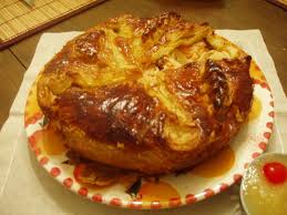 From french pirogue, in turn from spanish piragua, from galibi carib piraua. Pirog Wikipedia