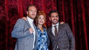 Die neueste hauptrolle von elyas m'barek ist ambivalent angelegt. Elyas M Barek Schwarmt Vom Filmdreh Mit Palina Frederick Promiflash De