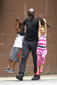 Von heidi klum ist man private einblicke gewohnt. Seal Henry Samuel Leni Klum Leni Samuel Seal And Leni Klum Photos Heidi Klum And Seal Walk In New York Zimbio