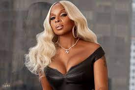 Blige dazzled in a silver fringed gown with two daring slits, which showed off her toned legs, at the premiere of her my life documentary on tuesday evening in new york city. Mary J Blige Becomes Youngest Living Person Inducted Into Apollo Hall Of Fame In Harlem