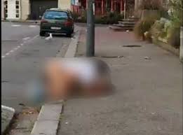 Un habitant de la zone non encore divulguée a fait honte au jeune couple qu'ils ont surpris en train de coït dans une voiture, sur un terrain vague de leur quartier. Juvisy Un Couple Surpris En Train De Faire L Amour Devant Le Commissariat