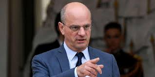 L'education nationale, qui représente près de la moitié des effectifs publics, contribuera largement à cet effort : Education Nationale Quel Bilan Pour Le Ministre Jean Michel Blanquer