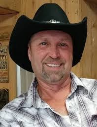 Jackie Bennington's Instagram, Twitter & Facebook