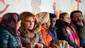 Et une lettre, dans laquelle la jeune fille s'adresse directement à ses camarades de classe qui l'ont harcelée. Classe Unique Avec Clementine Celarie Et Sam Karmann Ce Soir Sur France 3 Video Stars Actu