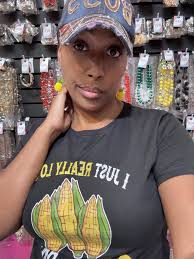 Ion care what y'all say!!!! Looks like corn to me! Get you one! 😉🙄😜🤣🌽🍍