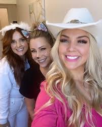 Kathleen Schuster's Instagram, Twitter & Facebook