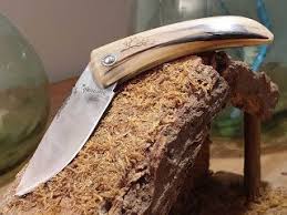 Couteaux Corses Manu Padovani Artisan Coutelier Corse Membre Du Sy Corse Couteau Corse Artisan Coutelier