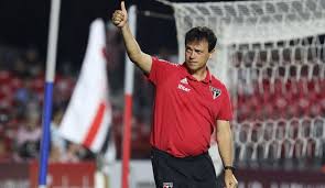 Para fernando diniz, o sistema do futebol é um moedor de carne que não para. Fernando Diniz Elogia Postura Do Sao Paulo Em Vitoria Sobre A Ldu Imiranteesporte Com