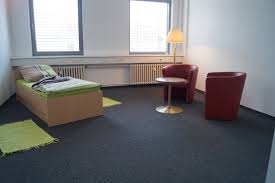 8 and nearby the central university library. Zimmer In Hessheim Apart Wohnraum