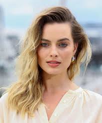Margot robbie kissed her signature blonde hair goodbye and opted for something more daring for her latest film project. Margot Robbie Hair Makeup Looks Are Top Summer Trends