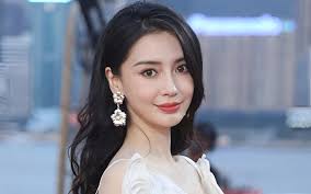 Leaving Huynh Hieu Minh, Diep Kha earns 1,800 billion/month, Angelababy  "turns pale"?