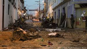 Imagenes segundos despues de las explosiones donde la multitud corre para resguardar su vida. Atentado Con Coche Bomba Deja 43 Heridos En Colombia Colombia En Dw Dw 27 03 2021