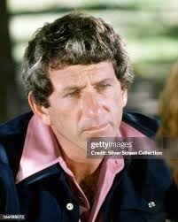 A waiter leans in to take an order from George Kellerman, played by... News  Photo