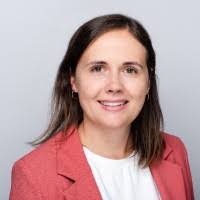 Kari Schindler's Instagram, Twitter & Facebook