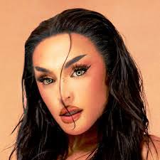 Luz Dennis's Instagram, Twitter & Facebook