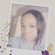 Le designer japonais Kenji Abe a conçu un design de bouteille qui se plante  dans le sable pour “sublimer l'expérience de boire une bière face à la mer”  Plus d'infos : creapills.link/18e376