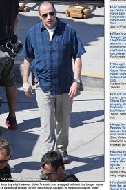 John Travolta Aparece Careca Em Set Do Novo Filme Na California Famosos Extra Online