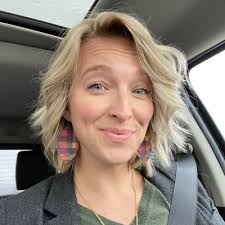 Allie Hewitt's Instagram, Twitter & Facebook