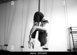 Ariel dancer Lindsay Maxfield rehearses in a surgical mask in her studio in  Houston, Texas