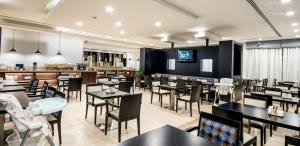 Fondue art centre is 350 metres away, and there is al ghazal mall nearby. Holiday Inn Express Dubai Jumeirah An Ihg Hotel Dubai Updated 2021 Prices