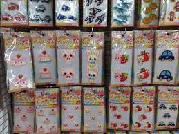 100均ダイソー 100円ショップdaiso の入園グッズ 入学準備グッズが充実してるぞ 保育園 幼稚園 小学校用 シールワッペン ネームラベル 名前ラベル ネームテープ ゼッケン 雑巾 手作りバッグなど 名札 ワッペン 幼稚園 名札 ワッペン 手作り