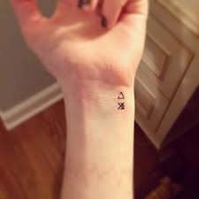 20 Cute Small Meaningful Tattoos For Women Pretty Designs Tiny Tattoos Tiny Tattoos With Meaning Small Meaningful Tattoos