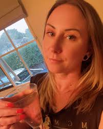 Lisa Agnew (@lisa_ag) • Instagram photos and videos