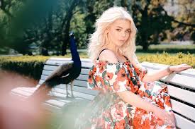 Известная украинская певица алина гросу, которая долгое время жила и работала в россии, любит привлекать к себе внимание и. Alina Grosu So Svoim Zhenihom V Prage Foto Telekanal Ukraina