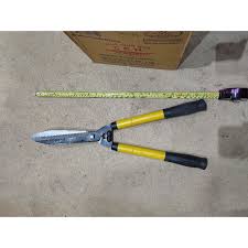 Video mengenai cara penggunaan alatan berkebun. Gunting Pokok Besar Boleh Laras Shopee Malaysia