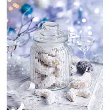Vanillekipferl Vanilla And Almond Half Moon Biscuits Recipe White Christmas Desserts Christmas Biscuits Christmas Biscuits Recipe