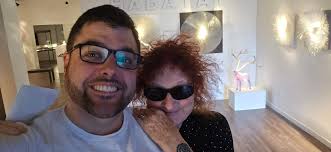 Great day spent with HALTglass making glass, talking glass and filming  glass ! YouTube video in the pipeline 🙂