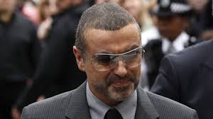 George Michael si ťažko zvyká na drsnú basu, je zúfalý a plače