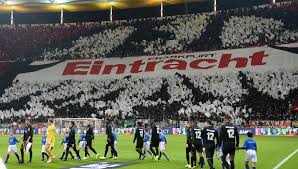 Dortmund khởi đầu mùa giải trước frankfurt trên sân nhà đêm nay. Eintracht Frankfurt Auf Den Rangen Sind Die Fans Champions League